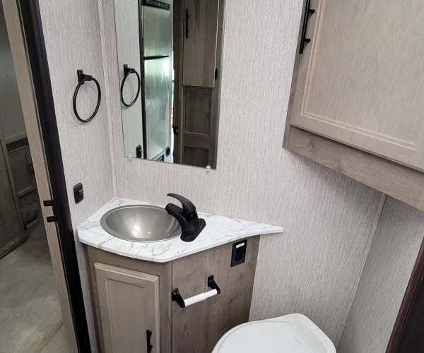 Freelander-Sink-and-Toilet-2-scaled-1.jpg